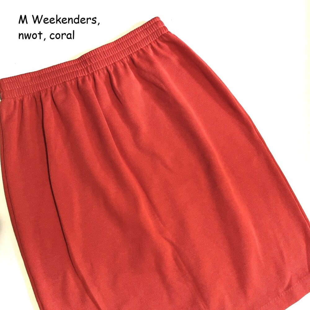 Medium Weekenders knit skirt, coral color